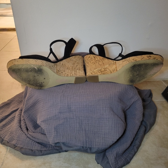 Charles by Charles David black wedges. - Picture 4 of 4